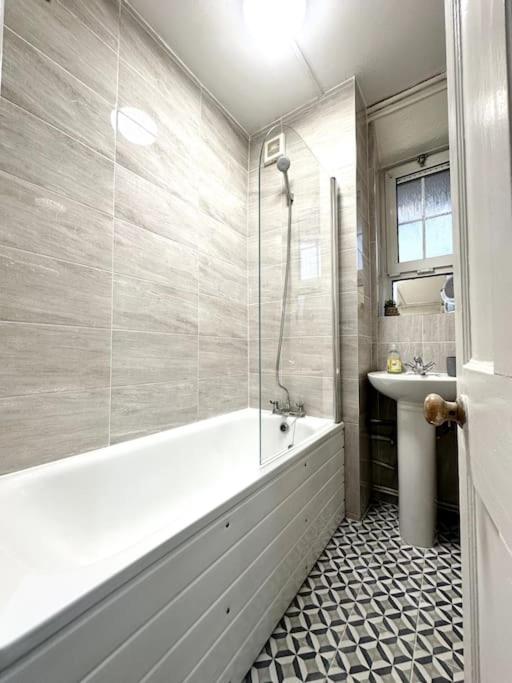 Quirky 3 Bedroom Flat In Shoreditch London Exterior photo
